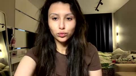 Snapshot of eleanorefrens chatting on 25, 6, 2026 Alice online show from 25, 6, 2026