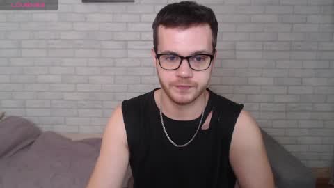 Snapshot of electric_smile chatting on 7, 5, 2026 Alex online show from 7, 5, 2026