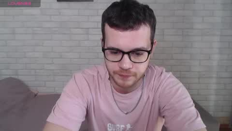 Snapshot of electric_smile chatting on 8, 5, 2026 Alex online show from 8, 5, 2026