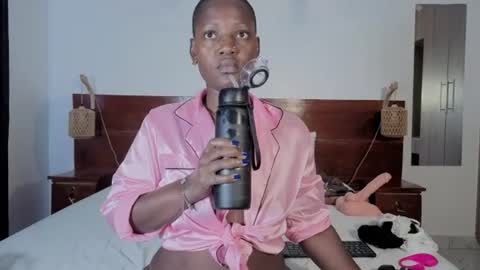 Snapshot of elegant_ebony chatting on 3, 7, 2026 Nika online show from 3, 7, 2026