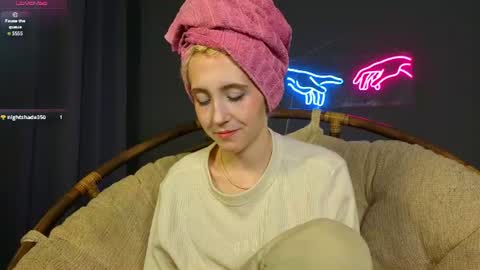Snapshot of elen__moore chatting on 21, 6, 2026 Elen online show from 21, 6, 2026
