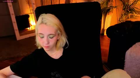 Snapshot of elen__moore chatting on 22, 6, 2026 Elen online show from 22, 6, 2026