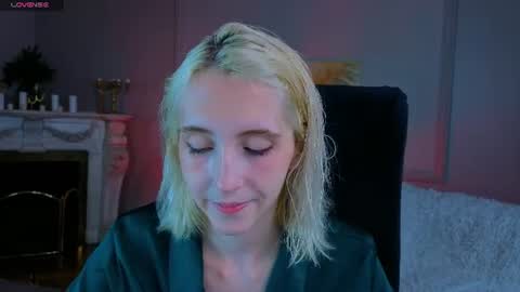 Snapshot of elen__moore chatting on 25, 6, 2026 Elen online show from 25, 6, 2026
