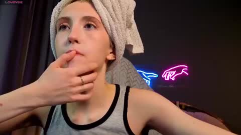 Snapshot of elen__moore chatting on 3, 7, 2026 Elen online show from 3, 7, 2026