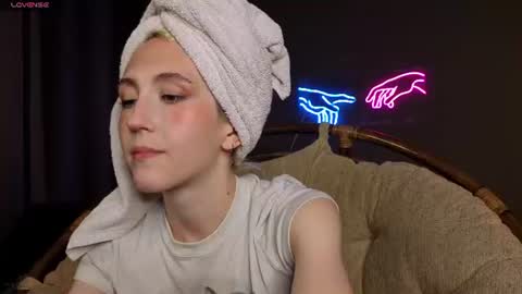 Snapshot of elen__moore chatting on 8, 7, 2026 Elen online show from 8, 7, 2026