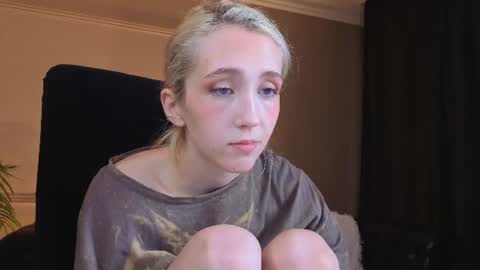 Snapshot of elen__moore chatting on 9, 7, 2026 Elen online show from 9, 7, 2026