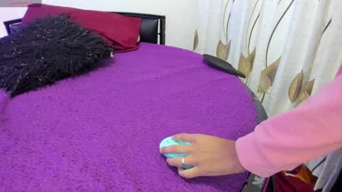 Snapshot of elena_and_derek chatting on 29, 12, 2024 Elena Derek online show from 29, 12, 2024