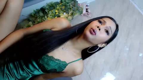 Snapshot of elenapierce69 chatting on 15, 12, 2025 Call me Yours. online show from 15, 12, 2025