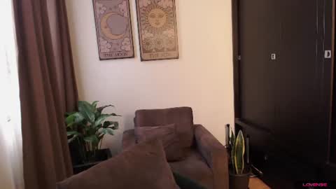 Snapshot of elenna_snow chatting on 8, 6, 2026 Elenna online show from 8, 6, 2026
