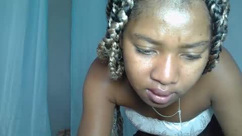 Snapshot of elia011 chatting on 19, 1, 2025 elia011 online show from 19, 1, 2025