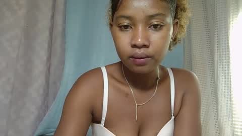 Snapshot of elia011 chatting on 22, 2, 2025 elia011 online show from 22, 2, 2025