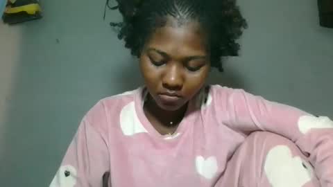 Snapshot of elia011 chatting on 28, 10, 2025 elia011 online show from 28, 10, 2025