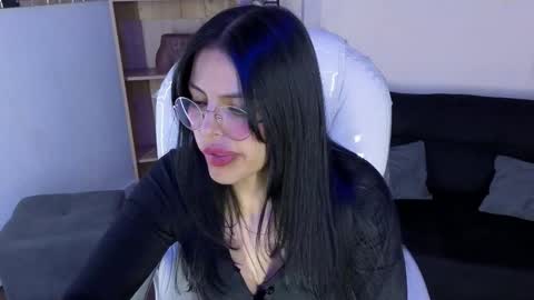 Eliie online show from 6, 11, 2025