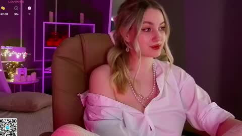 Elina online show from 5, 3, 2025