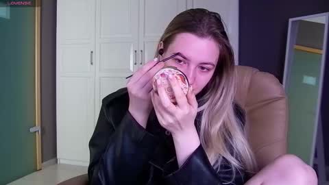 Elina online show from 16, 9, 2025