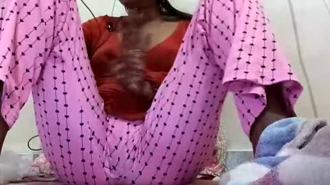 elina_roy03 online show from 5, 12, 2025