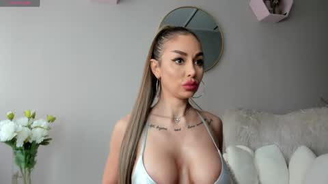 Snapshot of elinamoon_ chatting on 4, 5, 2026 Elina online show from 4, 5, 2026
