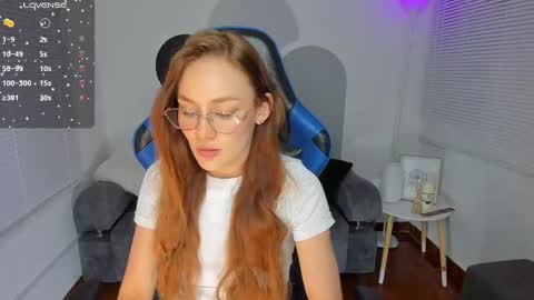 Snapshot of elisabeth_sarmiento chatting on 1, 3, 2025 elisabeth sarmiento online show from 1, 3, 2025