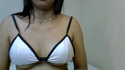 Snapshot of elisah01 chatting on 22, 4, 2026 elisah01 online show from 22, 4, 2026