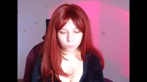 Snapshot of elise_kissu_ chatting on 13, 10, 2025 Alice online show from 13, 10, 2025