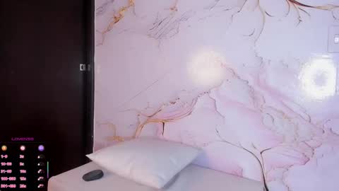 Elizabeth Swan online show from 22, 12, 2025