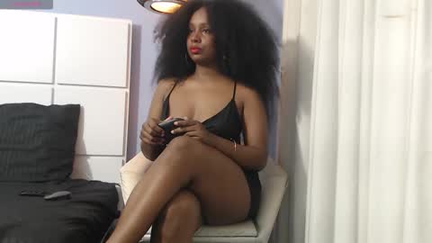 Snapshot of elizabethbell_ chatting on 6, 11, 2025 Elizabeth online show from 6, 11, 2025