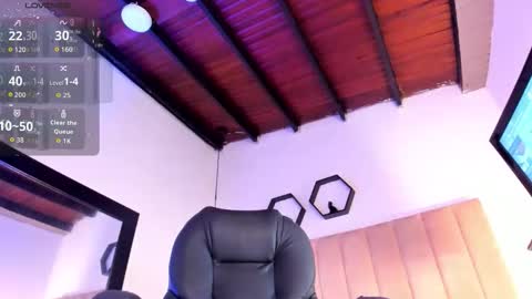 Lucia Vonne online show from 1, 12, 2025