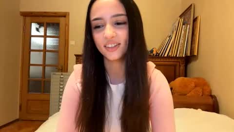 Snapshot of elizabethrabin chatting on 26, 11, 2025 Mia online show from 26, 11, 2025