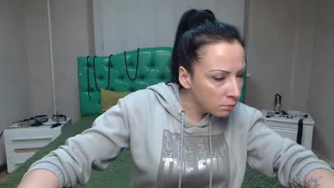 ElizabethSho online show from 30, 1, 2025