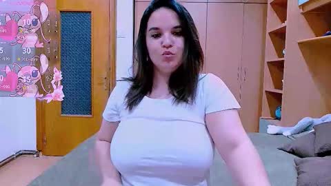 Snapshot of ella_diamonds chatting on 23, 10, 2025 Ella online show from 23, 10, 2025