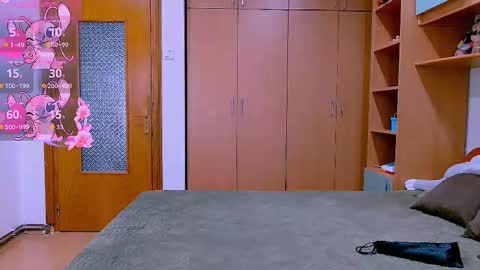 Snapshot of ella_diamonds chatting on 3, 11, 2025 Ella online show from 3, 11, 2025