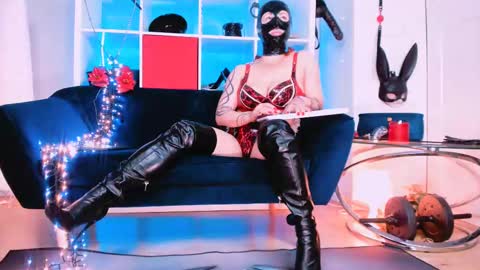 Snapshot of ella_kross chatting on 10, 2, 2025 ella_kross online show from 10, 2, 2025