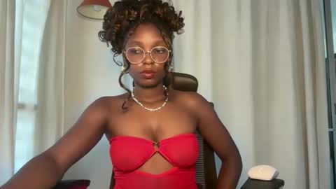 Snapshot of ella_laurel chatting on 19, 1, 2026 Ella online show from 19, 1, 2026