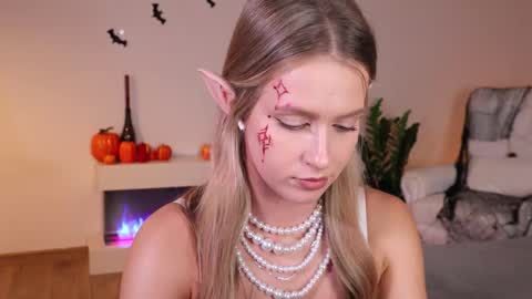 Snapshot of ella_twinkle chatting on 25, 10, 2025 Ella online show from 25, 10, 2025