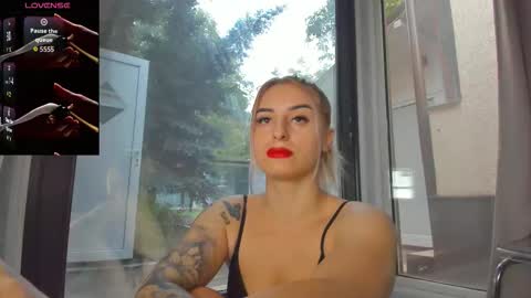ella_vee online show from 2, 10, 2025