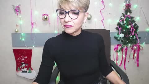 Snapshot of ellabonito chatting on 8, 1, 2025 EllaBonito online show from 8, 1, 2025