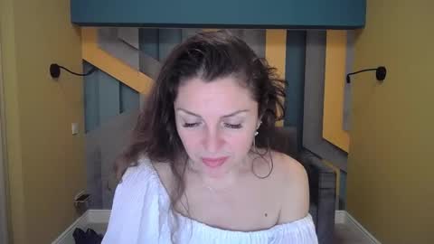 EllaLongs online show from 7, 12, 2024