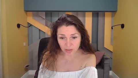 EllaLongs online show from 8, 12, 2024