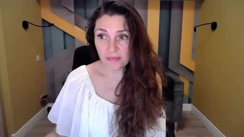 EllaLongs online show from 11, 12, 2024