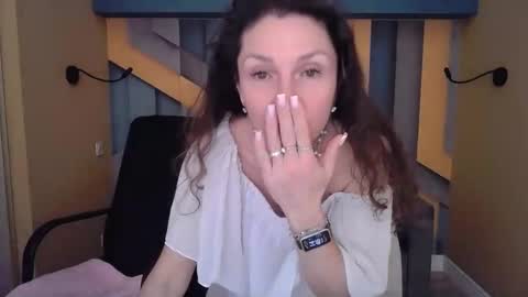 EllaLongs online show from 4, 3, 2026