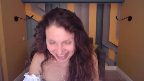 EllaLongs online show from 18, 7, 2026