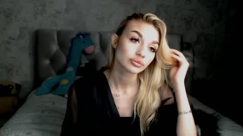 ellamilla online show from 19, 4, 2026