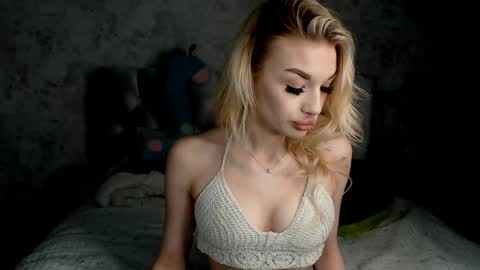 ellamilla online show from 21, 4, 2026