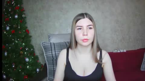 EllaNuar online show from 8, 1, 2025