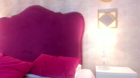 Ella Sanders online show from 11, 4, 2026