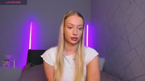 Snapshot of elldiana chatting on 19, 6, 2026 elldiana online show from 19, 6, 2026