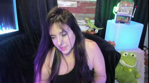 Snapshot of elle4you chatting on 8, 2, 2025 ELLE online show from 8, 2, 2025