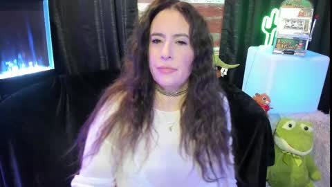 Snapshot of elle4you chatting on 10, 2, 2025 ELLE online show from 10, 2, 2025