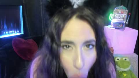 Snapshot of elle4you chatting on 14, 2, 2025 ELLE online show from 14, 2, 2025