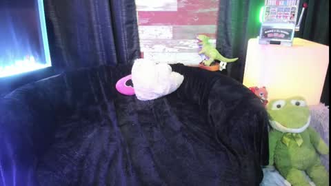 Snapshot of elle4you chatting on 11, 3, 2025 ELLE online show from 11, 3, 2025